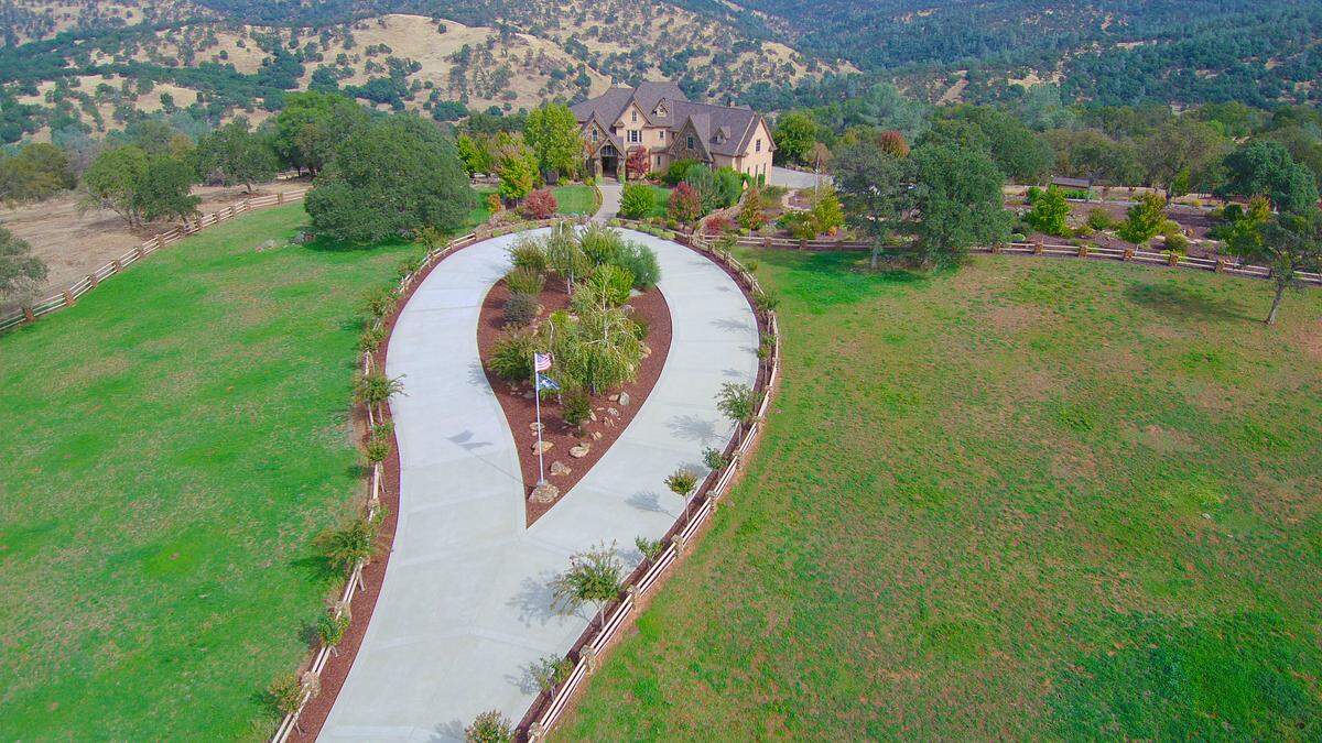 The driveway leading up to the main residence at 4600 Wilson Town Road in Lincoln, California.