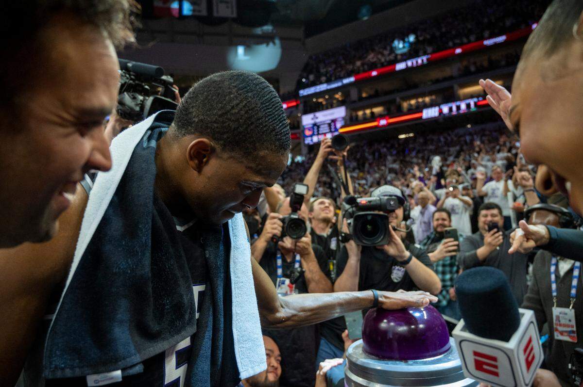 Sacramento Kings guard De’Aaron Fox lights the beam after they beat the Golden State Warriors during Game 1 of the first-round NBA playoff series at Golden 1 Center on Saturday, April 15, 2023.