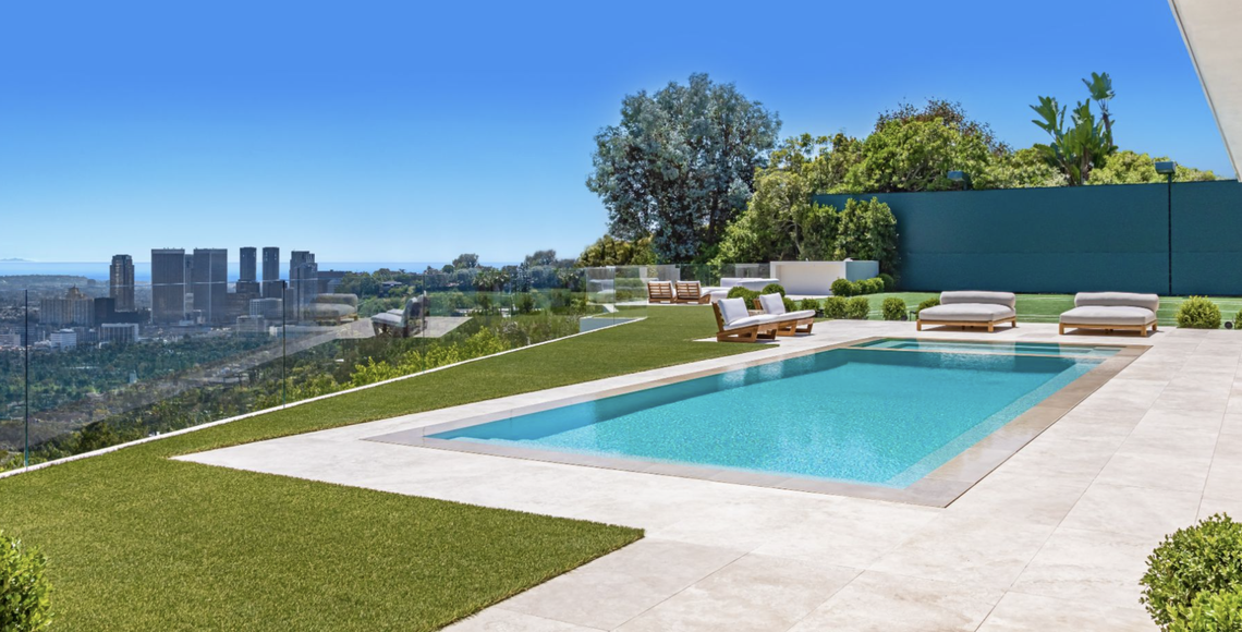 With the longest frontage of any house in Trousdale, it offers unobstructed panoramic views from the city to the ocean.
