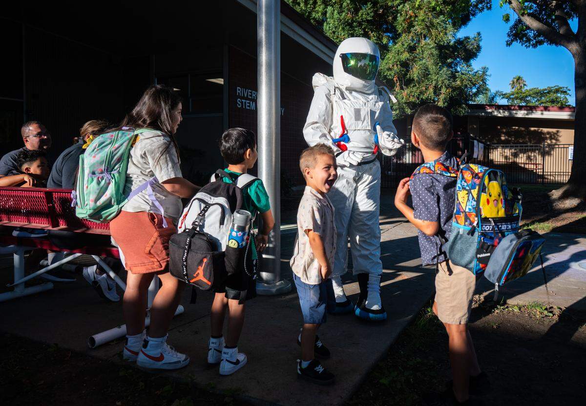The Riverview school mascot greets students before the first day of school at Riverview STEM Academy on Thursday, Aug. 7, 2025.