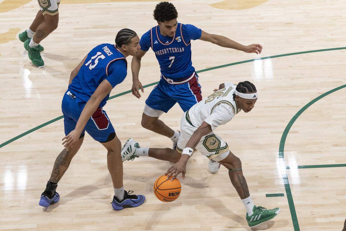 Sacramento State guard Prophet Johnson (16) maneuvers around Presbyterian forward Jonah Pierce (15) and Presbyterian guard Triston Wilson (7) during a game between Sac State and Presbyterian at Hornet Pavilion in Sacramento on Sunday, Nov. 16, 2025.