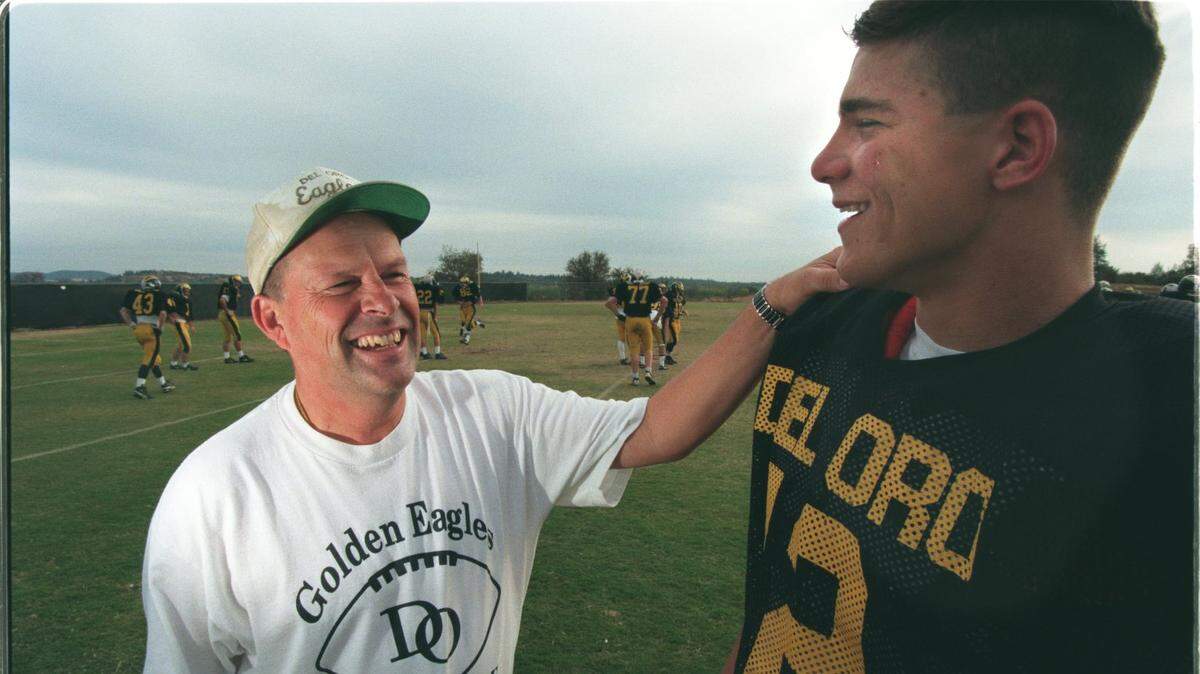 Del Oro football coach Larry Wyatt, left, talks with quarterback Randy Fasani before practice on Nov. 21, 1995. Fasani said of Wyatt, who passed away Friday at 70, “He was a great husband, father, coach and mentor. So sad. We will all miss him dearly.” SACRAMENTO BEE/BRYAN PATRICK