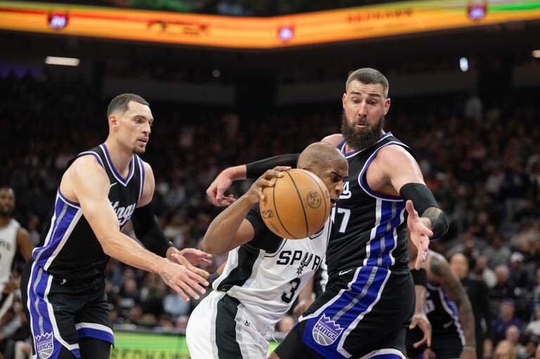 NBA roundup: De'Aaron Fox (43 points) pushes Kings past Spurs