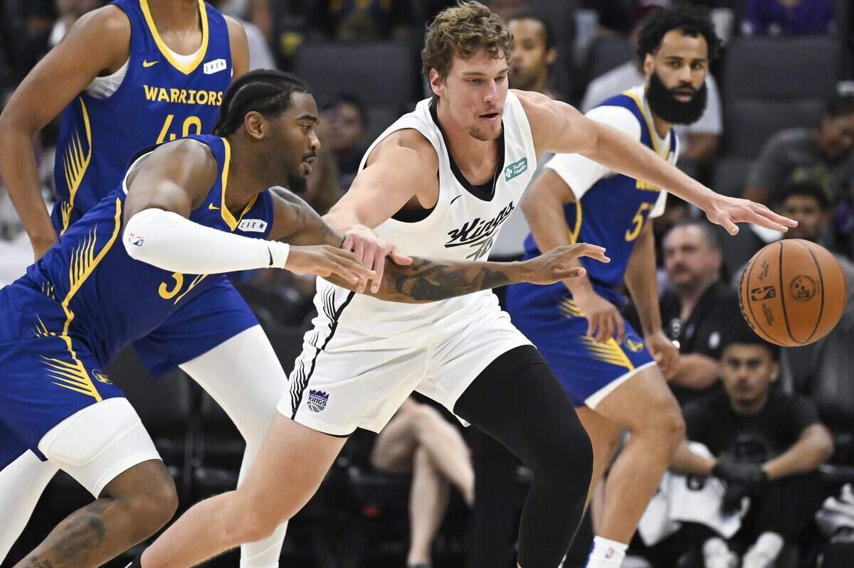 Sacramento Kings forward Viktor Lakhin (30) and Golden State Warriors guard Reese Dixon-Waters (39) fight for the ball during the California Classic tournament on Sunday, July 5, 2026.