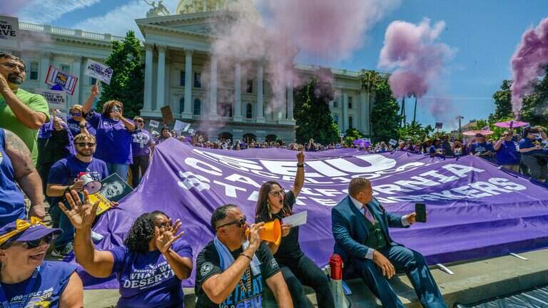 CA state worker union accuses agencies of not providing employee contact information