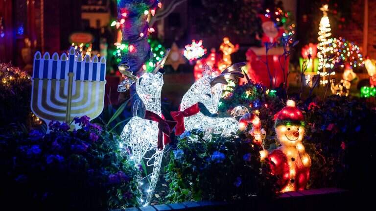 Best holiday lights in the Sacramento area? Use our interactive map to explore