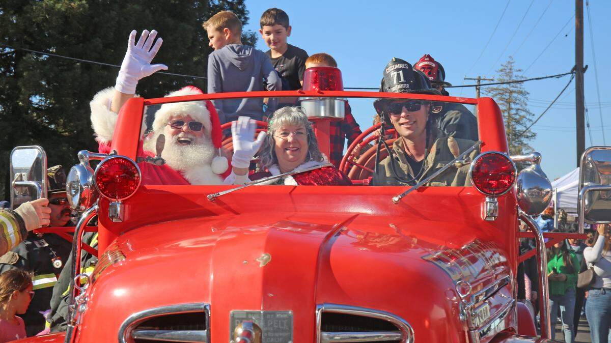 Elk Grove’s Dickens Street Faire featured a parade with Mr. and Mrs. Claus and a Cosumnes firefighter in 2022.
