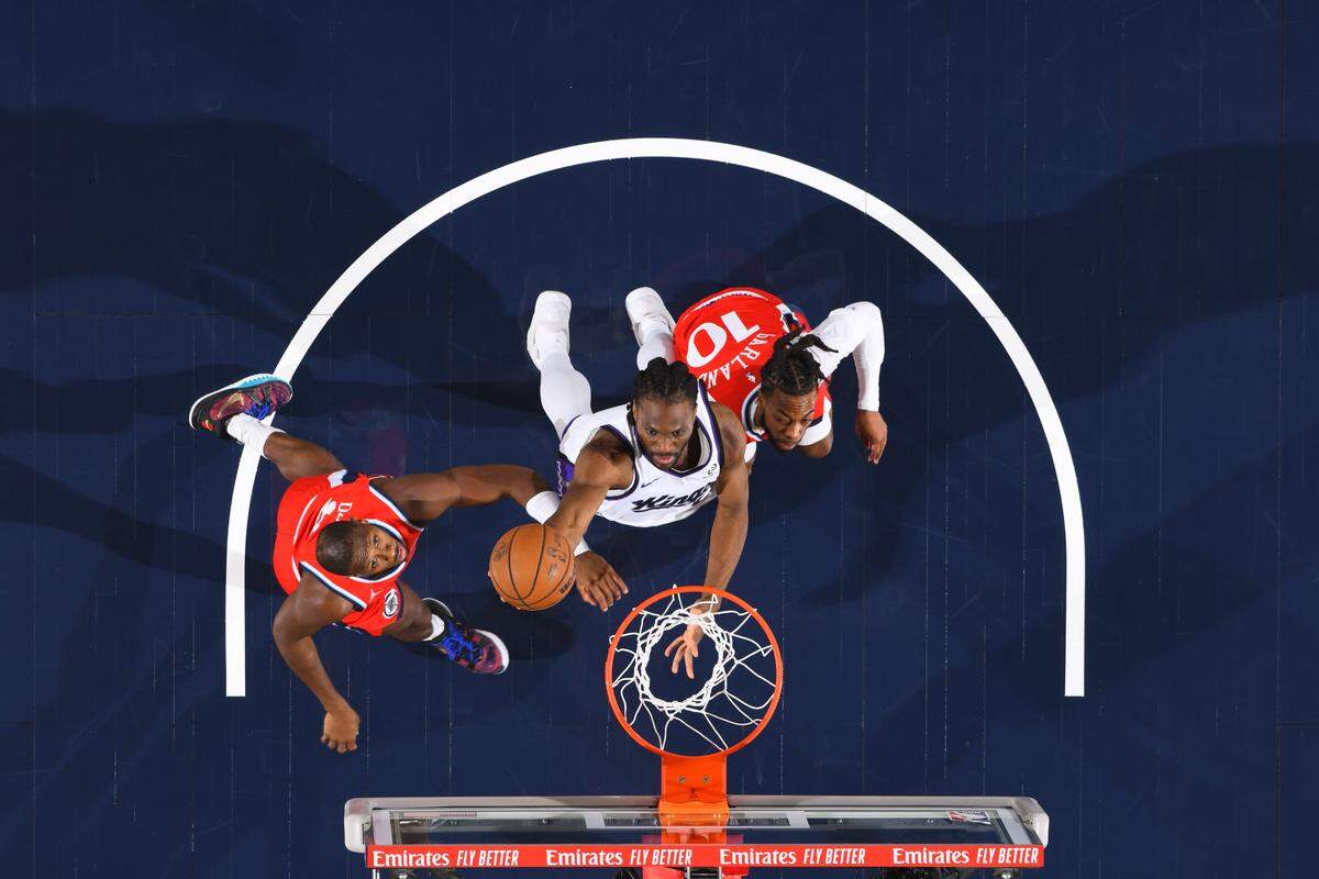 INGLEWOOD, CA - MARCH 14: Precious Achiuwa #9 of the Sacramento Kings drives to the basket during the game against the LA Clippers on March 14, 2026 at Intuit Dome in Los Angeles, California. NOTE TO USER: User expressly acknowledges and agrees that, by downloading and/or using this Photograph, user is consenting to the terms and conditions of the Getty Images License Agreement. Mandatory Copyright Notice: Copyright 2026 NBAE (Photo by Juan Ocampo/NBAE via Getty Images)