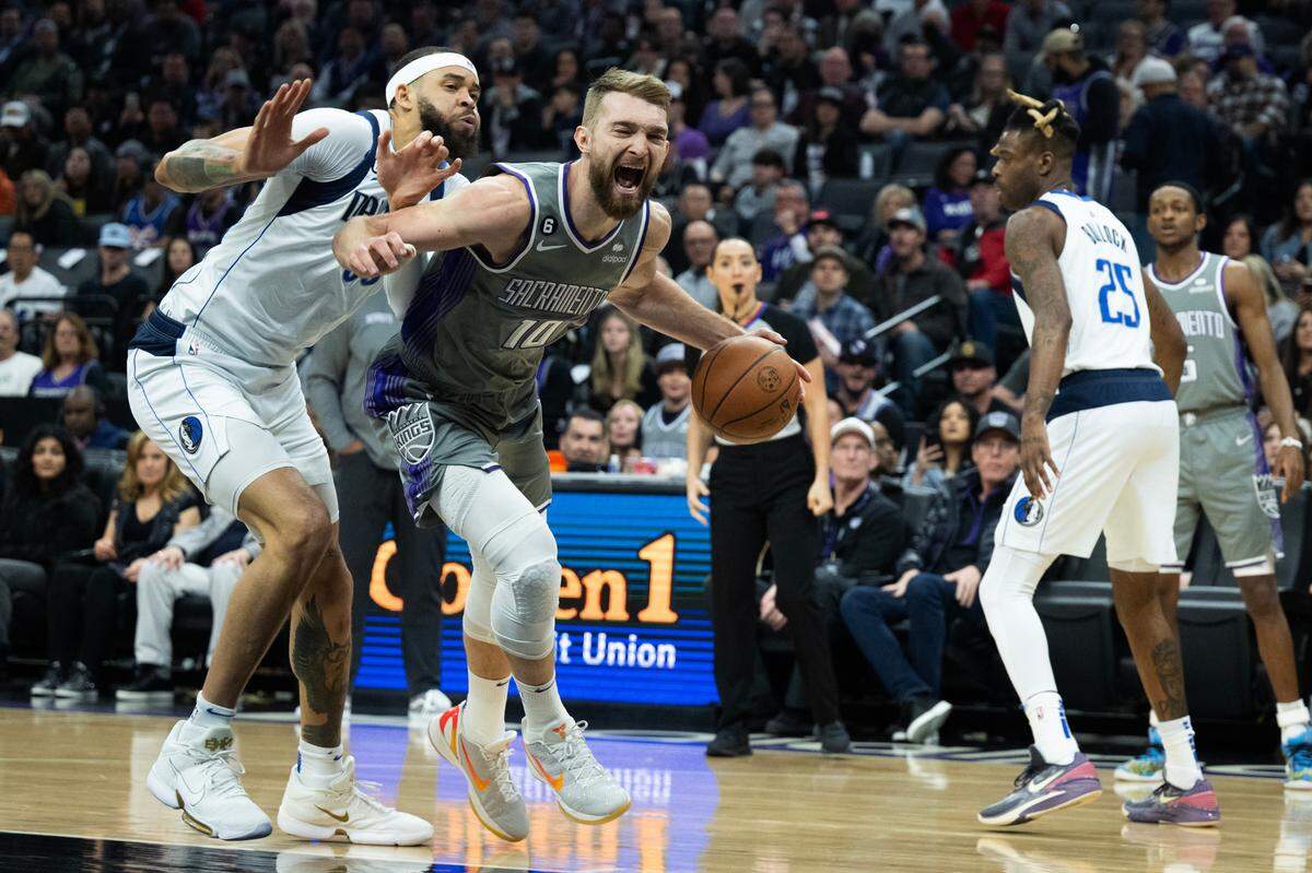 Dallas Mavericks center JaVale McGee (00) found Sacramento Kings forward Domantas Sabonis (10) in the first quarter during a game at the Golden 1 Center in Sacramento, Friday, Feb. 10, 2023.
