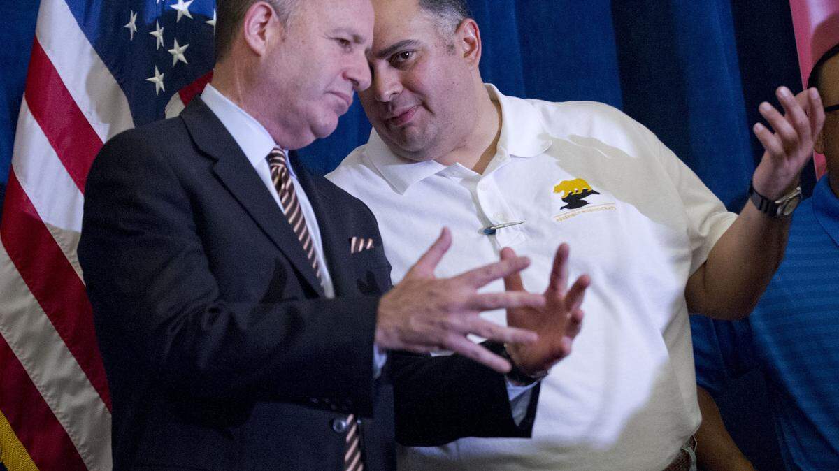Senate leader Darrell Steinberg, left, and Assembly Speaker John A. Pérez say they have two-thirds majorities in each chamber, with no need to lure away Republican votes.