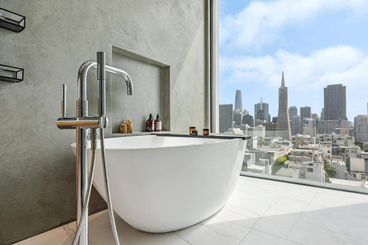 The stylish 3-bedroom, five-bathroom home combines unrivaled privacy, world-class finishes and breathtaking perspectives of both downtown and the bay.