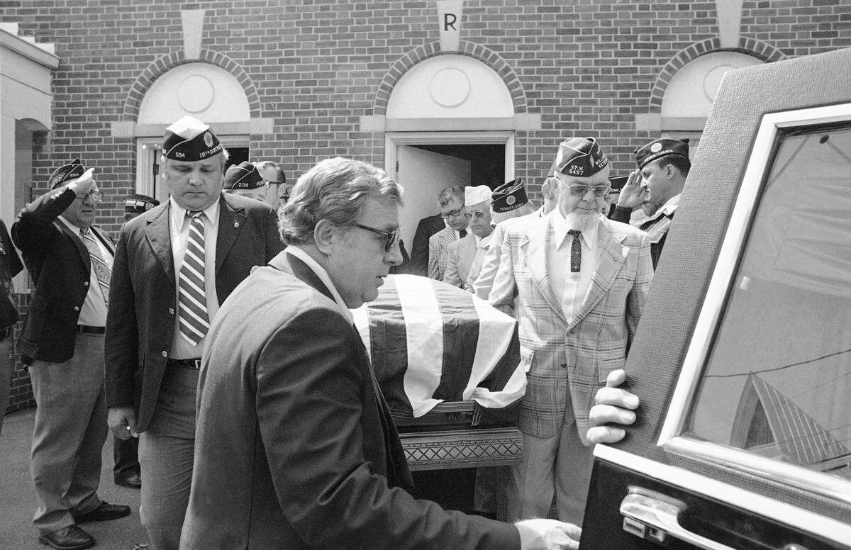 Members of veteran organizations carry the flag-draped casket of J.B. Ralph in Pennsylvania in 1976. Ralph was one of more than 20 Legionnaires who died from a mysterious disease after attending a state convention in Philadelphia, the incident that gave Legionnaires’ disease its name.