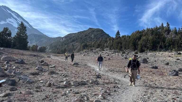 Rangers rescue AI-guided Roseville hikers stranded on Mt. Shasta after trip goes offline