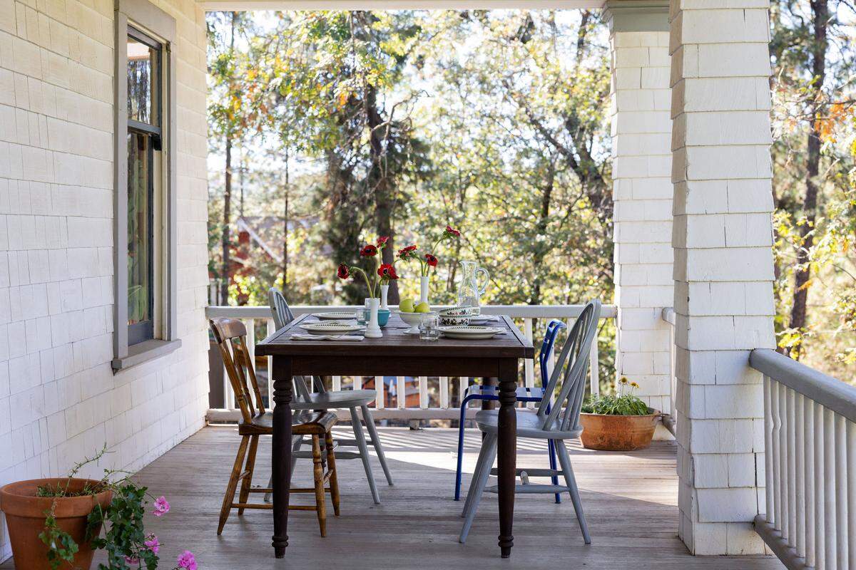 “Walking onto this property feels like slipping back into another era,” Compass listing agent Kristin Rolph said about the 5.5-acre resort in the foothills northeast of Sacramento.