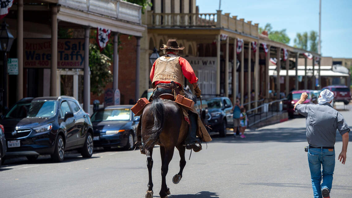 2,000 miles on the Pony Express? Riders to take mail on horseback from Sacramento to Missouri