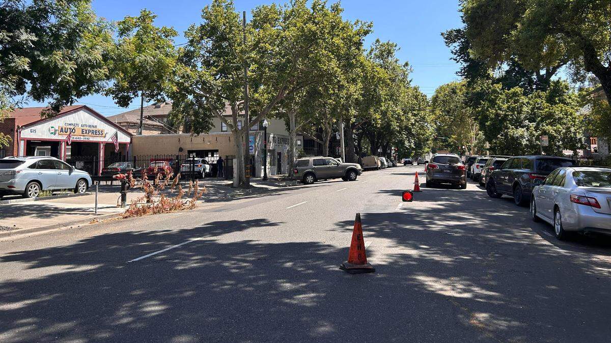 A portion of 15th Street near its intersection with F Street in Mansion Flats. This is a one-way street in the central city’s mix of one- and two-way roads.