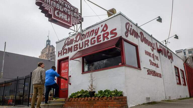 This closed Sacramento landmark got a makeover thanks to a TikTok user ‘on a mission’