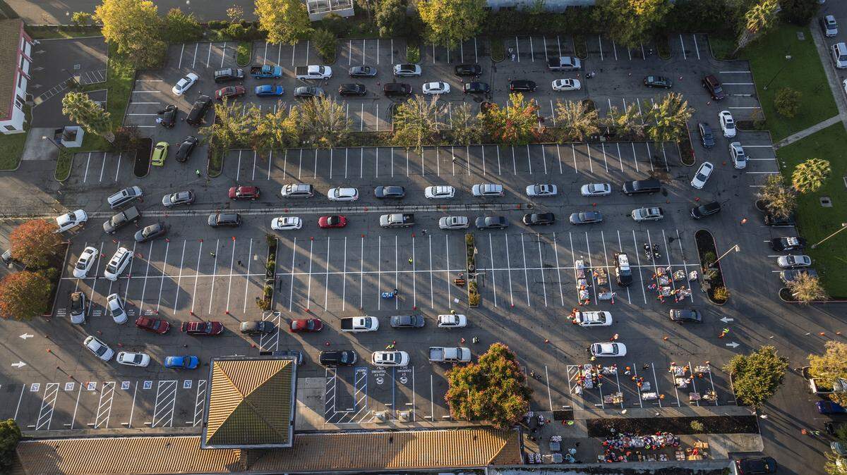 Vehicles navigate the parking lot of the South Sacramento Christian Center on Saturday during a Thanksgiving meal distribution.