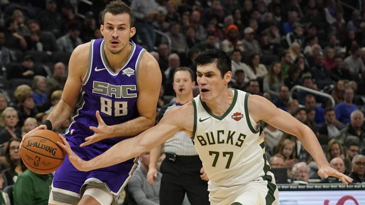 Ersan Ilyasova (77) of the Milwaukee Bucks steals the ball from Sacramento Kings forward Nemanja Bjelica (88) in the first half of Sunday’s game in Milwaukee. The Bucks made a franchise-record 22 3-pointers and snapped the Kings’ five-game win streak.