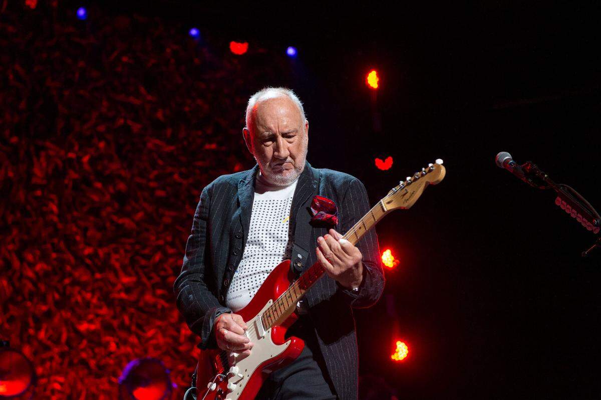 Pete Townshend plays on stage during The Who Hits Back! North American tour stop in Sacramento on Wednesday at Golden 1 Center.