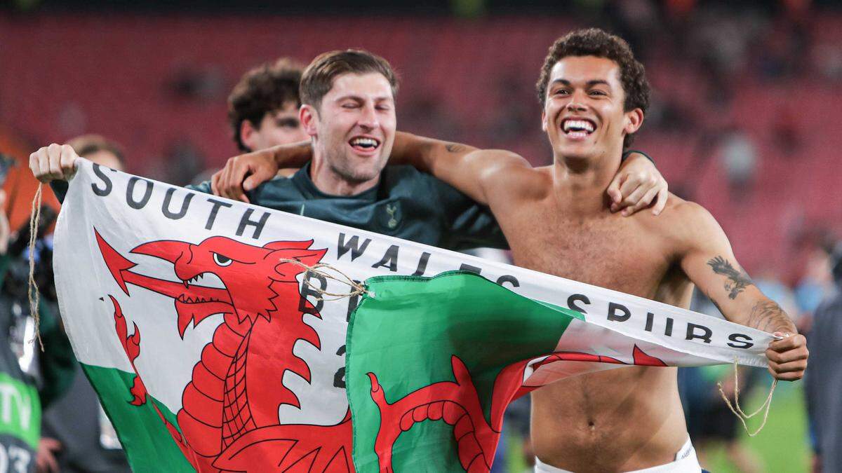 Brennan Johnson, right, of Tottenham celebrates the winning trophy and greets his fans after Wednesday’s victory in the UEFA Europa League final against Manchester United