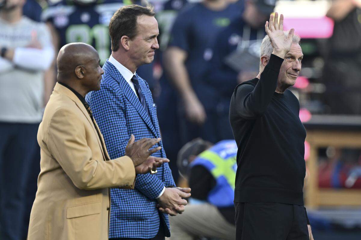 Joe Montana waves to the crowd after the coin flip before the start of Super Bowl LX at Levi’s Stadium in Santa Clara on Sunday, Feb. 8, 2026.