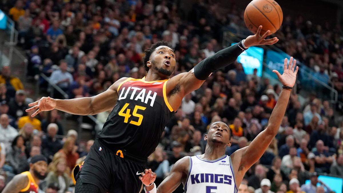 Utah Jazz guard Donovan Mitchell (45) goes to the basket as Sacramento Kings guard De’Aaron Fox (5) defends during the first half of an NBA basketball game Tuesday, Nov. 2, 2021, in Salt Lake City. (AP Photo/Rick Bowmer)