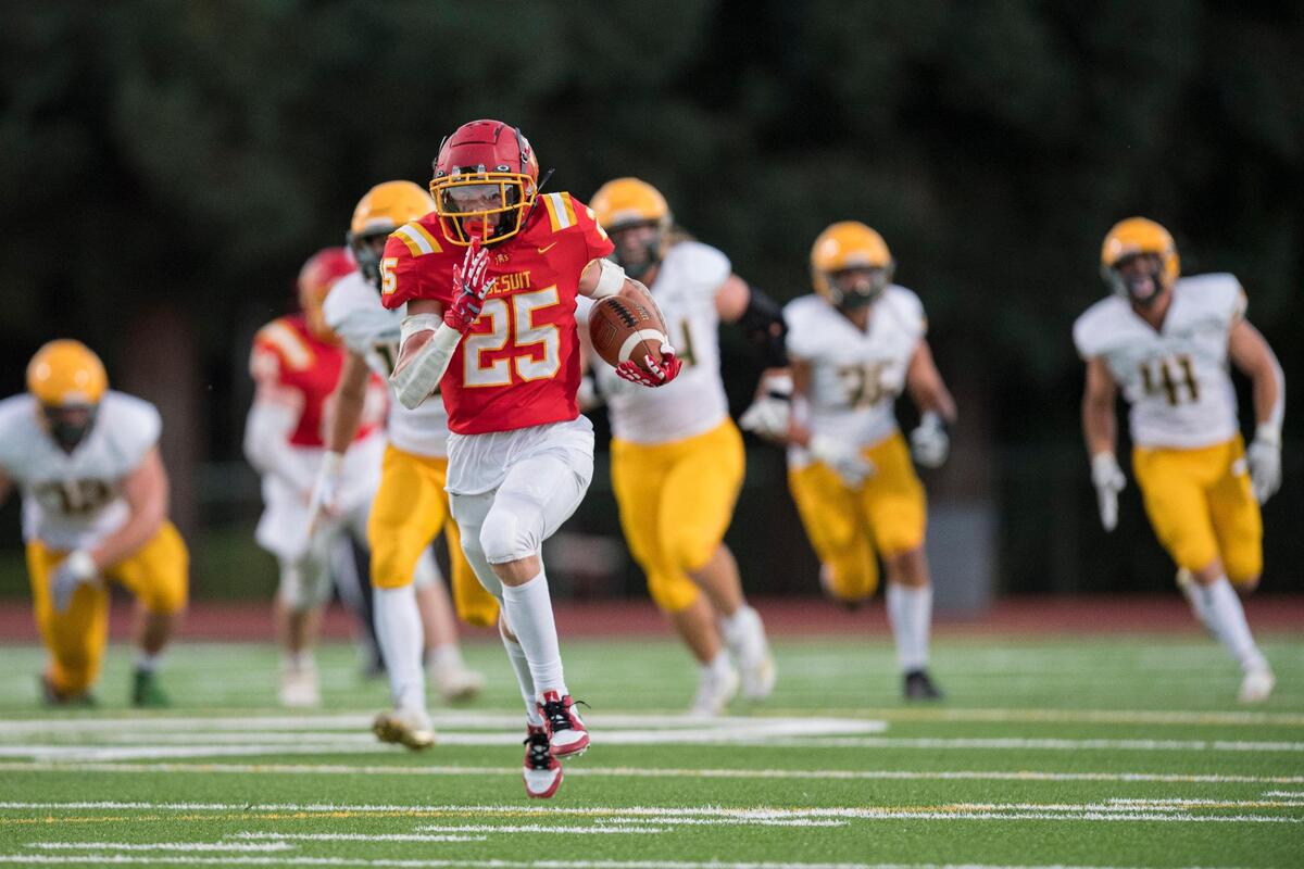 Jesuit Marauders running back Alan Cordano (25) breaks free for the first touchdown of the game at Jesuit High School on Friday.