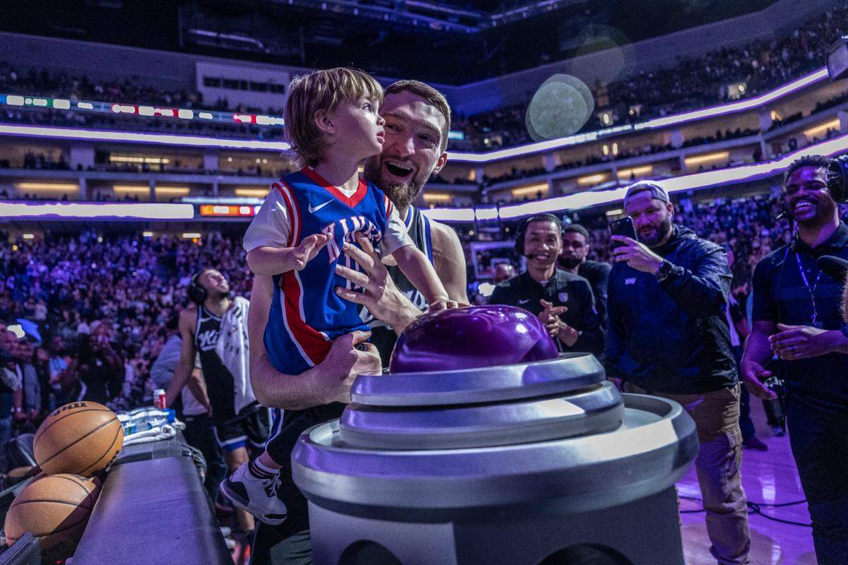 Sacramento Kings center Domantas Sabonis (11) helps his son Tiger light the beam after the team’s 109-98 win against the Phoenix Suns at Golden 1 Center in their final regular season game game on Sunday, April 13, 2025. The Kings will advance to a play-in at home against the Dallas Mavericks on Wednesday.
