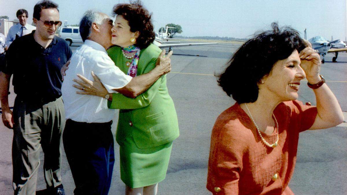 Democratic U.S. Senate Candidate Dianne Feinstein is greeted by capital developer Angelo Tsakopoulos and his nephew Sotiris Kolokotronis on June 4, 1992, as she and fellow Democratic U.S. Senate hopeful Barbara Boxer arrive at Sacramento Metropolitan Airport.
