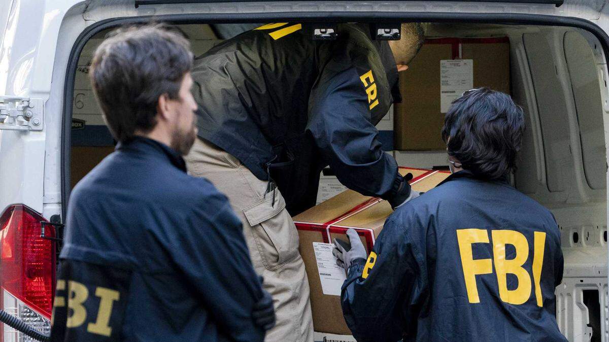 FBI agents load a vehicle with evidence in 2021. A A Bay Area man accused in a drug trafficking plot that used phony court documents and claims to be federal agents was sentenced Tuesday, Sept. 26, 2023, in Sacramento.