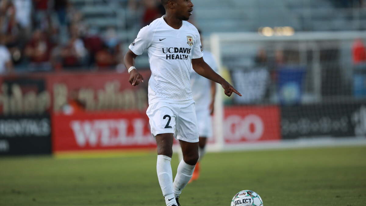 Sacramento’s Shannon Gomez, wearing the team’s new Quail uniform, looks for a pass during a 1-0 loss to Phoenix on Saturday, May 29, 2021.