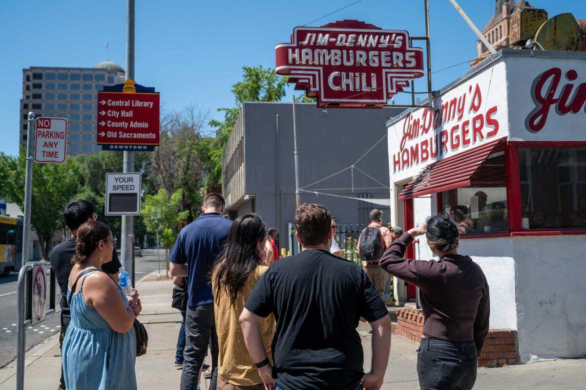 A Sacramento staple for over 80 years, Jim-Denny’s saw a final surge of support Wednesday after news of its eviction spread across social media.