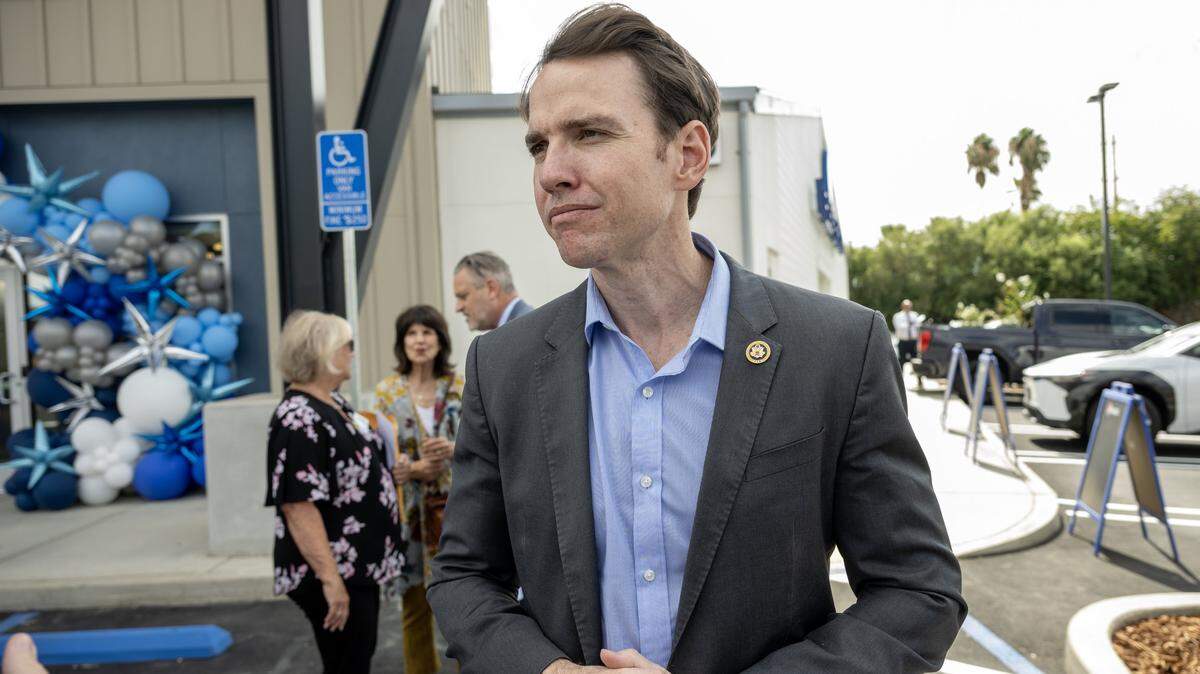 Congressman Kevin Kiley, R-Rocklin, tours the new WellSpace Health outpatient clinic in Roseville on Wednesday, Sept. 24, 2025.