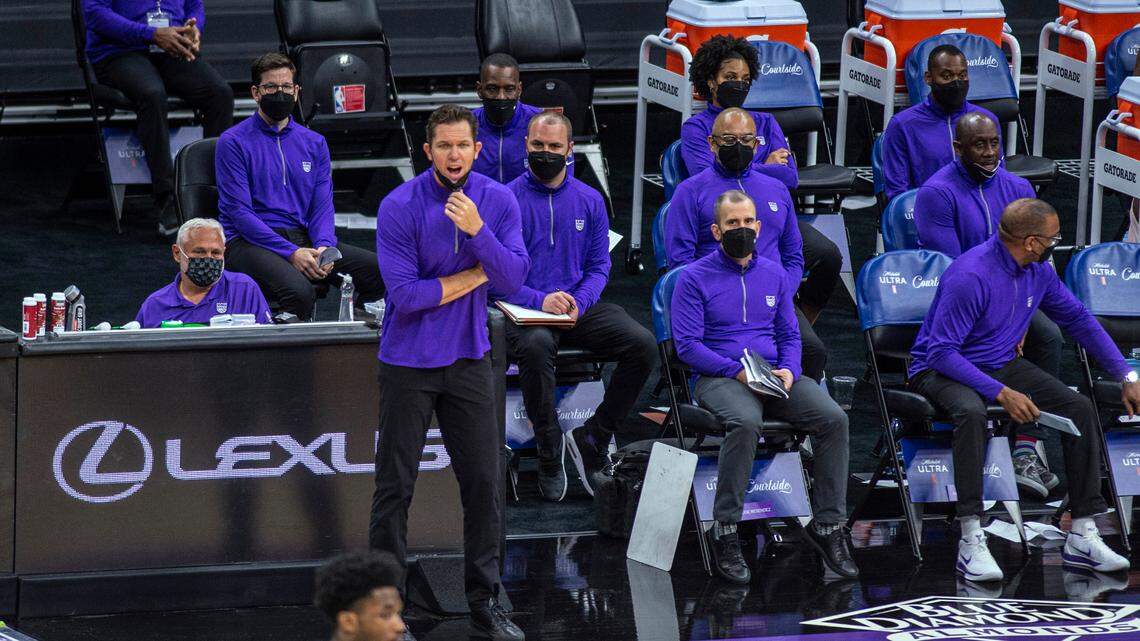 Sacramento Kings coach Luke Walton calls out a play during the fourth quarter of the team’s NBA basketball game against the Utah Jazz in Sacramento, Calif., Wednesday, April 28, 2021. (AP Photo/Hector Amezcua)