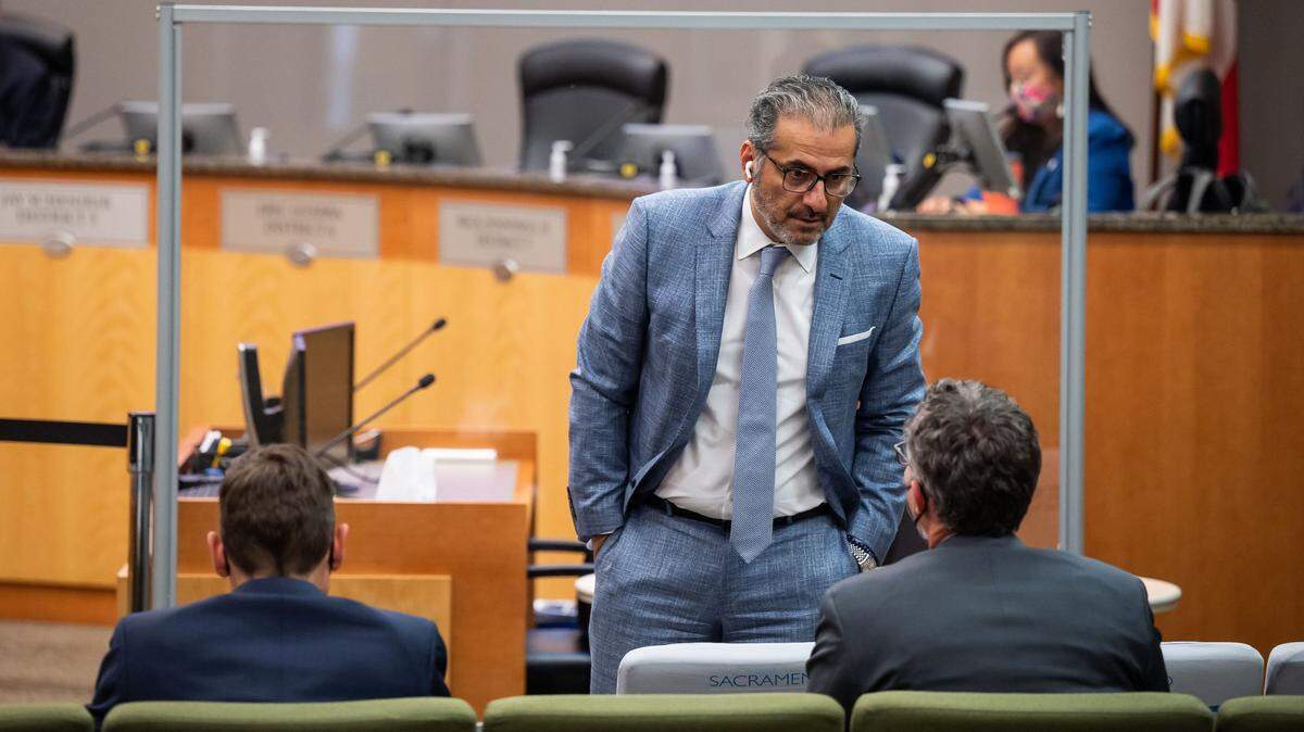 City Councilman Sean Loloee talks with city staff before the Sacramento City Council meeting at City Hall on Tuesday, Aug. 16, 2022, the first meeting back open to public attendance since the beginning of the COVID-19 pandemic. Much of the meeting and public comment focused on the city’s climate goals.