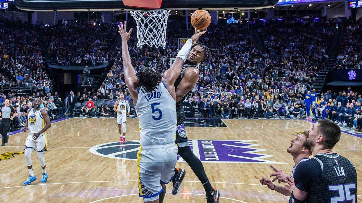 Sacramento Kings guard Davion Mitchell (15) goes to 4th basket as he’s defended by Golden State Warriors Kevin Looney, (5) During an NBA game between the Sacramento Kings and the Golden State Warriors on Friday, April, 7, 2023 at Golden 1 Center.