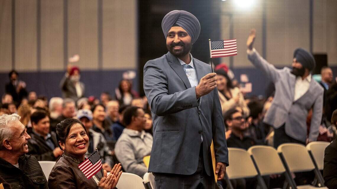 See 750 new citizens celebrate becoming flag-waving Americans in Roseville