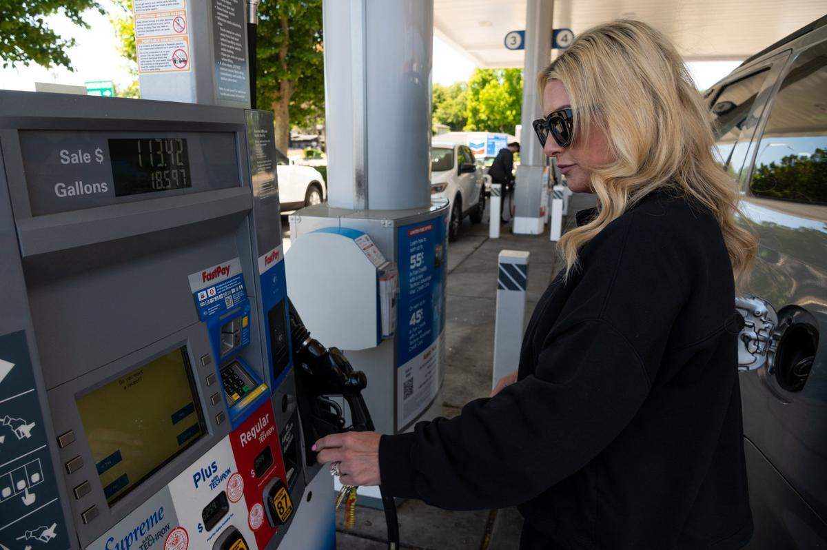 Aimee Fox spends $113.42 filling her vehicle with 18.5 gallons of gasoline at the Chevron gas station at Howe Avenue and Folsom Boulevard in Sacramento on Wednesday. Average gas prices in the Sacramento region hit a record high of $5.80 per gallon on Tuesday, according to AAA.