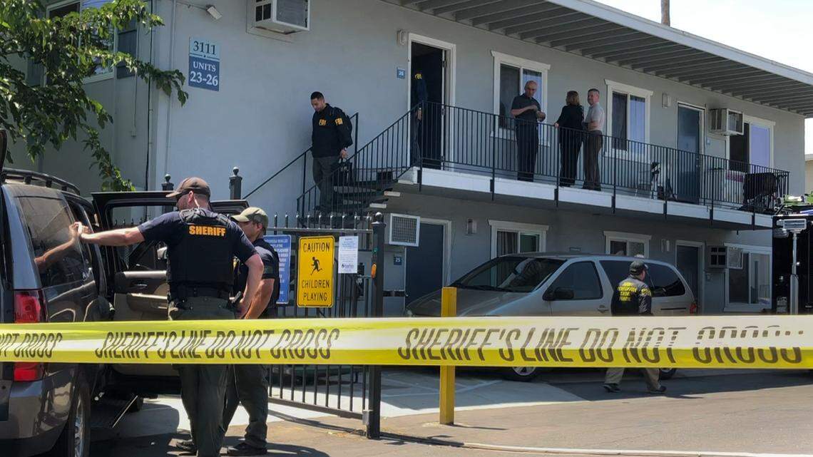 FBI and sheriff’s officers are seen outside an Arden Arcade apartment Tuesday afternoon, Aug. 15, 2018 after securing a search warrant. Federal agents in Sacramento arrested a suspected ISIS member.