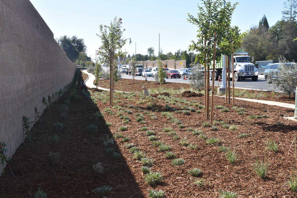 Sacramento County’s Hazel Avenue improvement project has been completed in Fair Oaks. The three-part project has reduced congestion along Hazel Avenue by widening the road from four to six-lanes in both directions, according to the department of transportation.