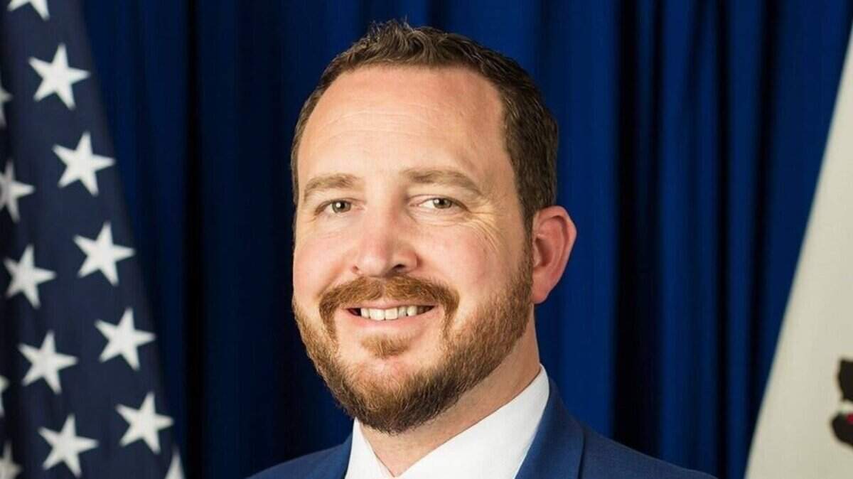 El asambleísta Devon J. Mathis representa al Distrito 33 de la Asamblea, que incluye a comunidades de los condados de Tulare, Kings y Fresno.