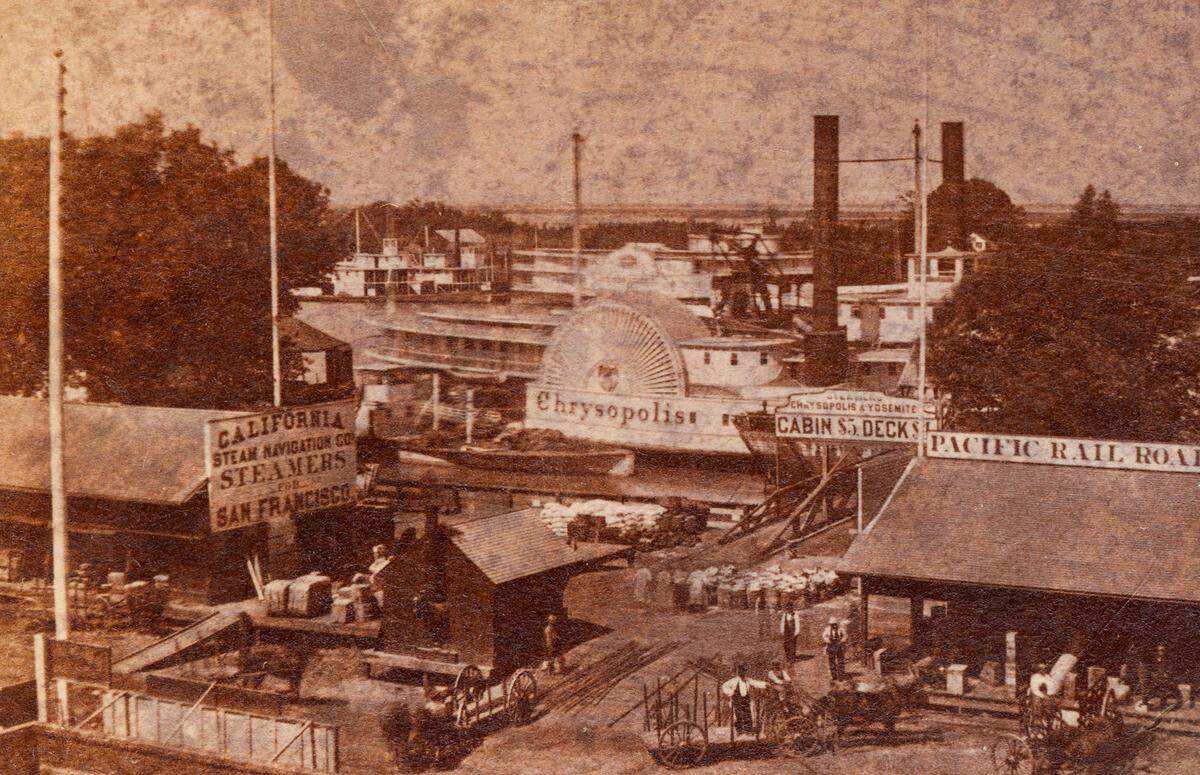 The steamboat Chrysopolis is docked at the California Steam Navigation Company’s landing area on the Sacramento waterfront in an 1860s image from the Central Pacific Railroad Company, which had a depot at right. The steamboat Pearl, which exploded in 1855, could be of a similar design. 