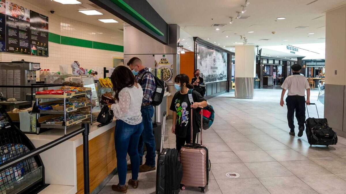People purchase food in Terminal A in the Sacramento International Airport in 2021. As part of a remake of the airport’s concession program, there will be spaces for 18 eateries food concepts in both airport terminals. Officials plan farm-to-folk options, Asian eateries and more budget friendly choices.