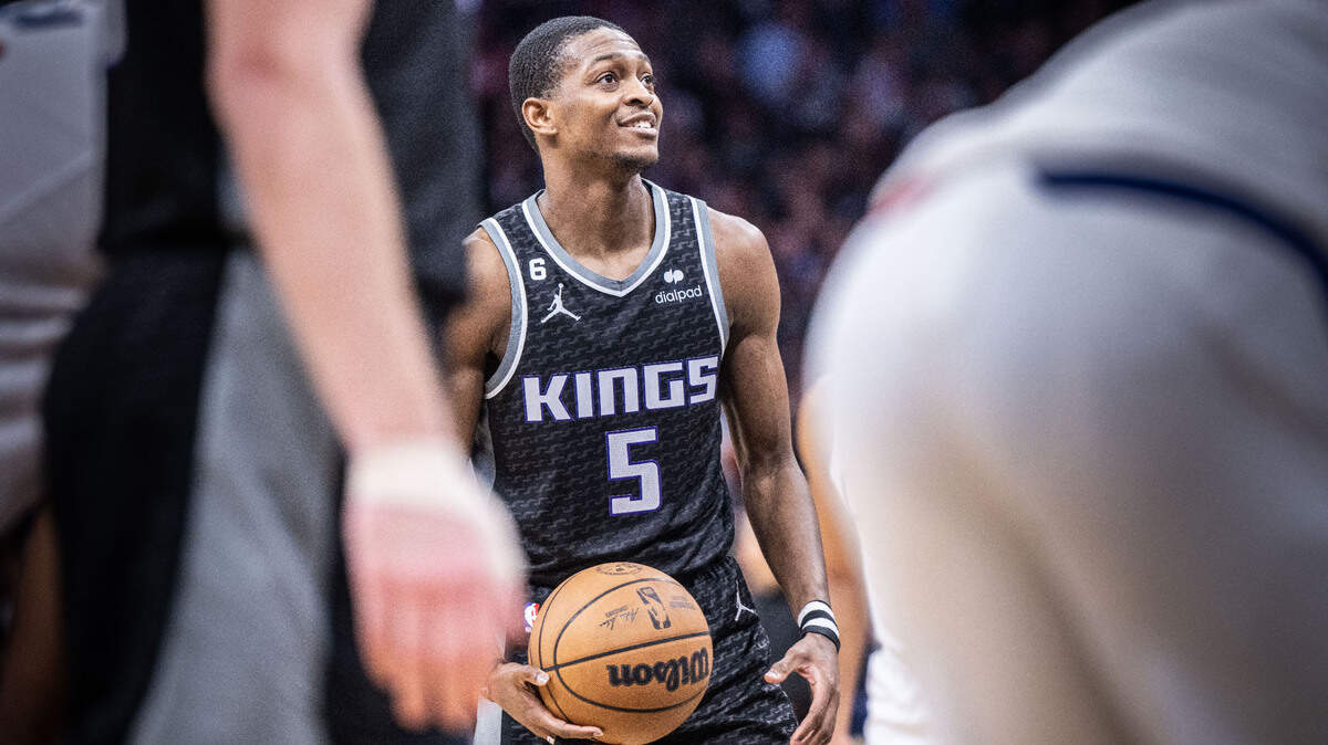 Sacramento Kings guard De’Aaron Fox (5) prepares to shoot a free throw against the Los Angeles Clippers on Friday at Golden 1 Center.