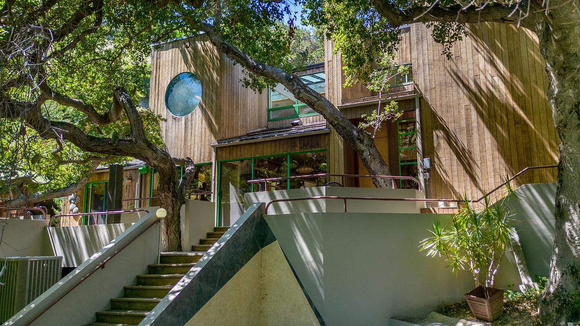 Estate for sale in California is ‘a poetic arrangement of geometric forms.’ See it