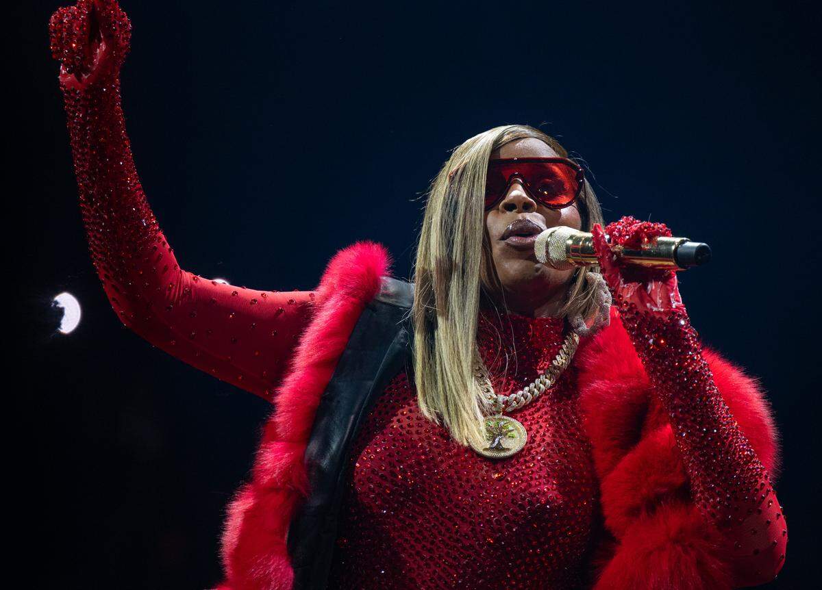 Hip-hop soul singer Mary J. Blige performs at Golden 1 Center on Saturday.