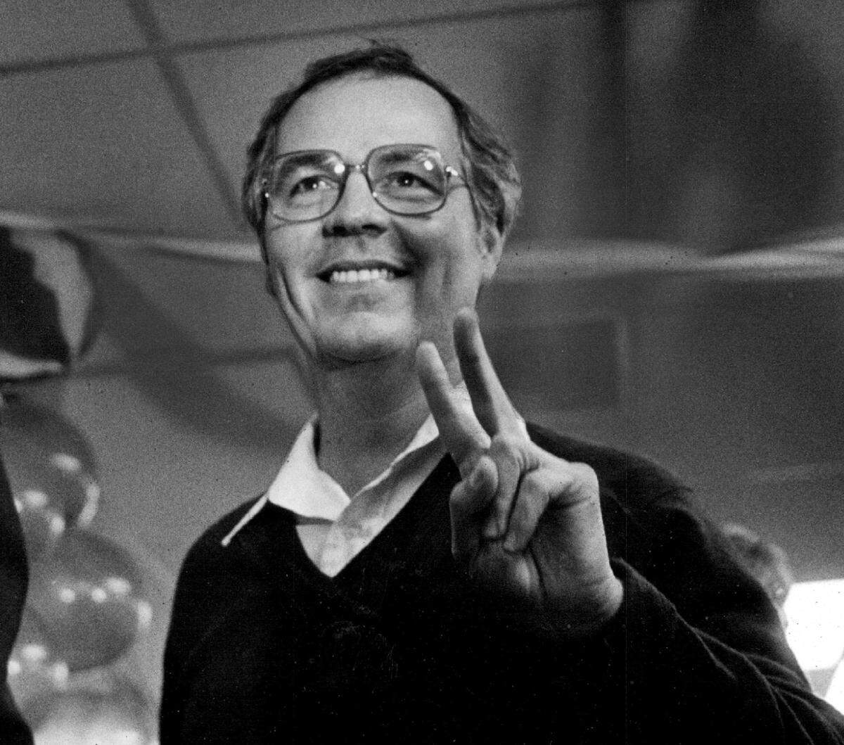 Then-Sacramento Mayor Phillip isenberg, 43, flashes a victory sign on election night in November 1982, after vote tallies showed him with a commanding lead in the 10th District Assembly race against Republican Ingrid Azvedo.