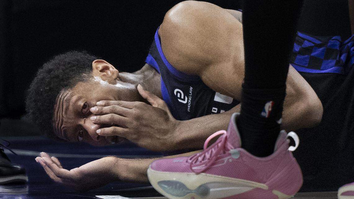 Kings vs. Pelicans: De’Andre Hunter has left eye iritis. What is that?