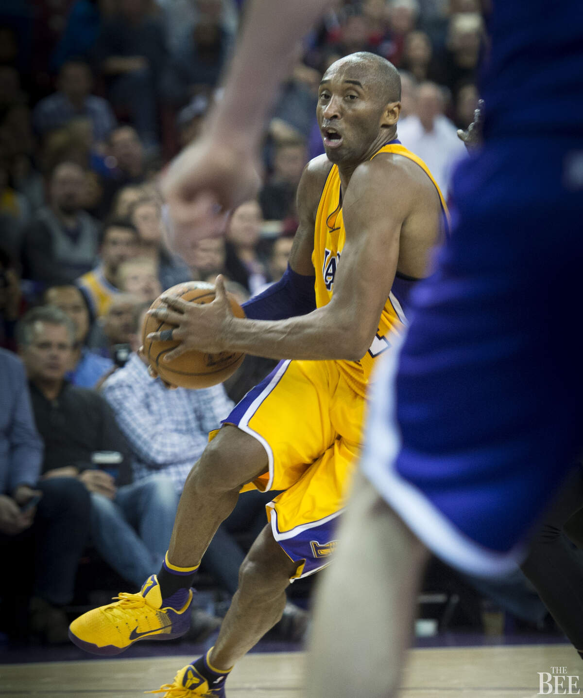 Los Angeles Lakers forward Kobe Bryant (24) drives to the basket.